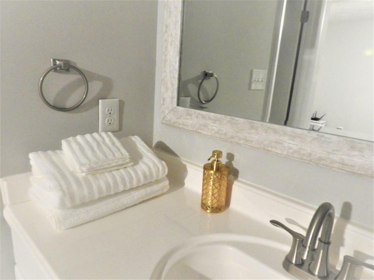 Cozy cottage feel, 5 mins from Ft. Bragg Fayetteville Esterno foto